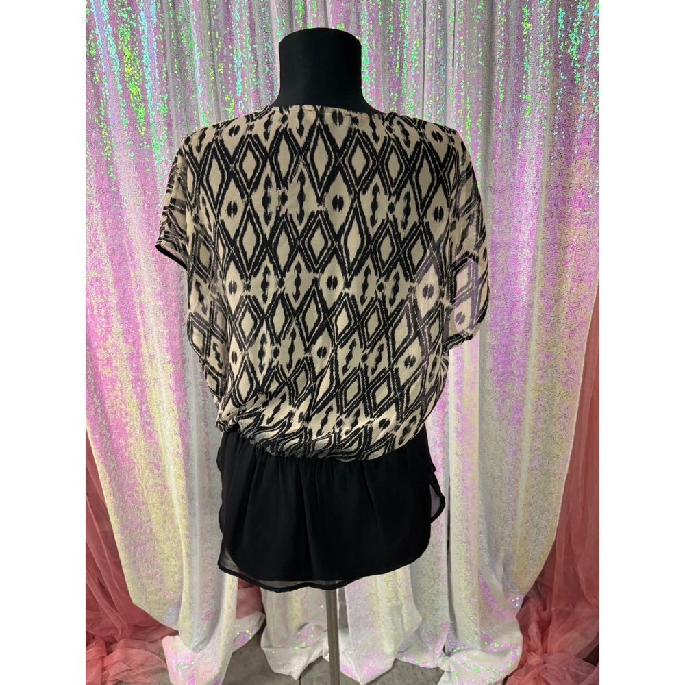 Eclair Geometric Diamond Ikat Print V-Neck Peplum Blouse Black Cream XS - Picture 2 of 3